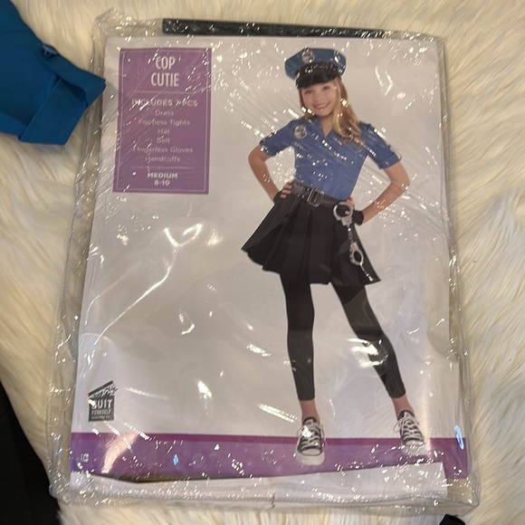 Girl’s Police Costume - Picture 3 of 4